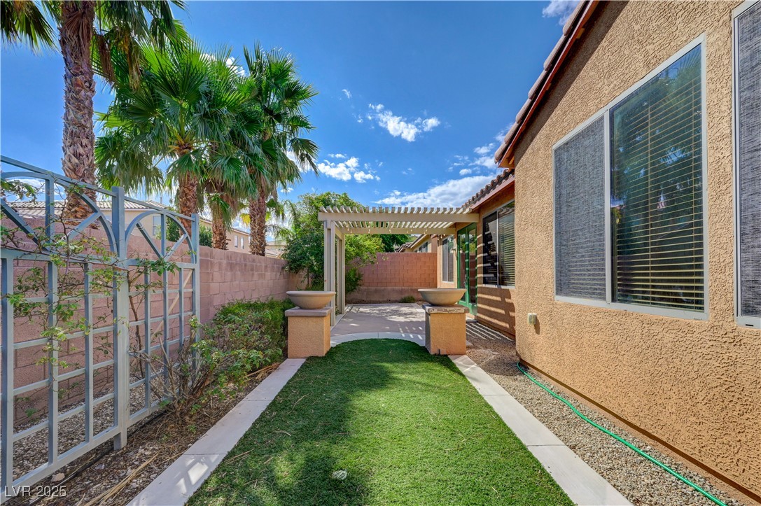 9327 Oxbow Lake Avenue