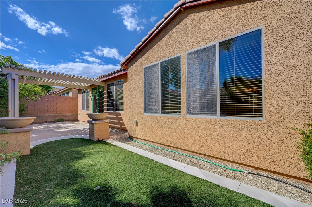 9327 Oxbow Lake Avenue