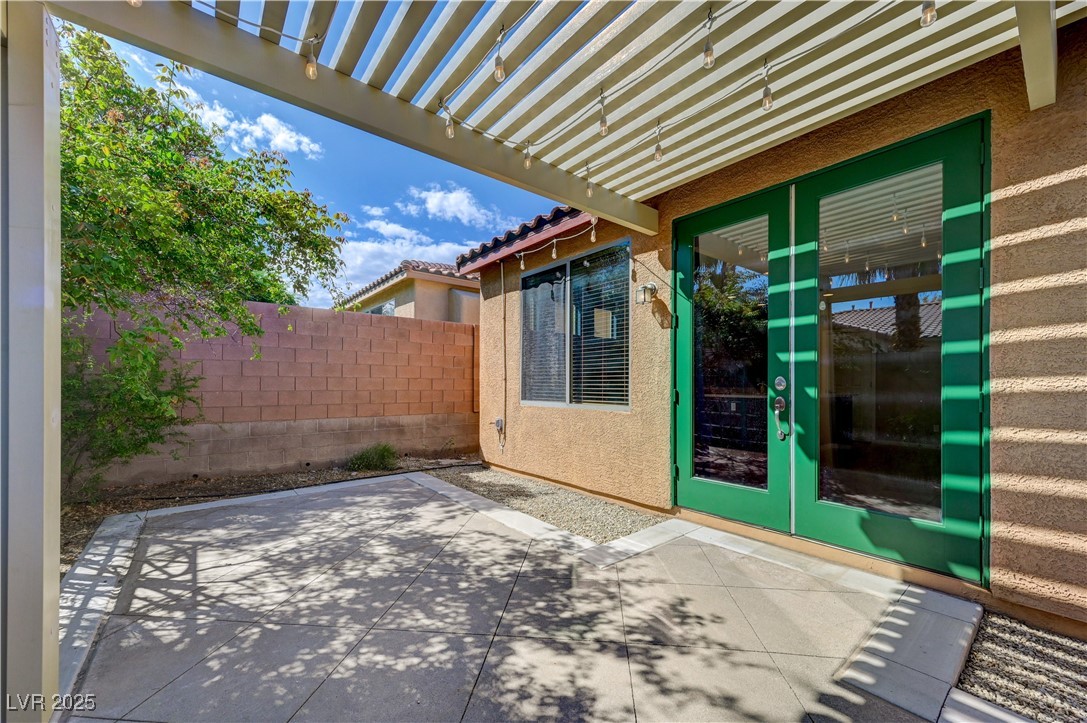9327 Oxbow Lake Avenue