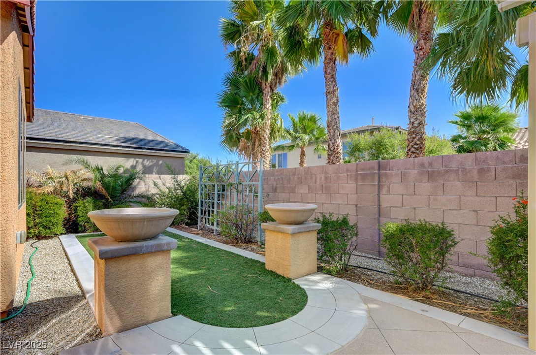 9327 Oxbow Lake Avenue