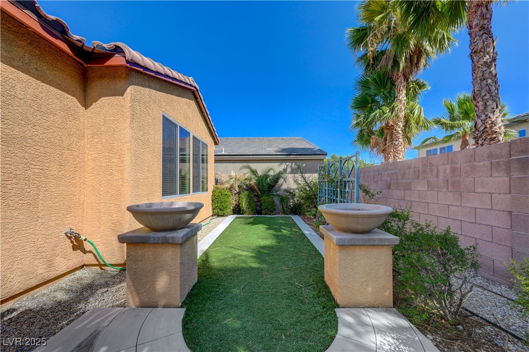 9327 Oxbow Lake Avenue