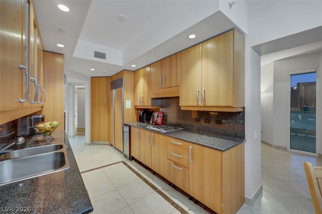 2857 Paradise Road 2006
