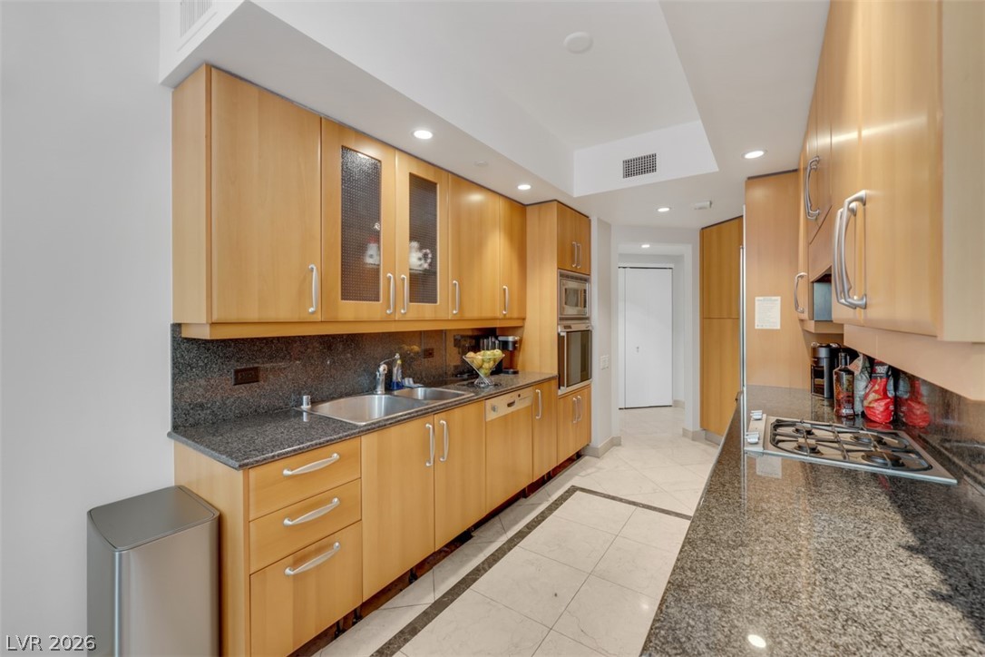 2857 Paradise Road 2006