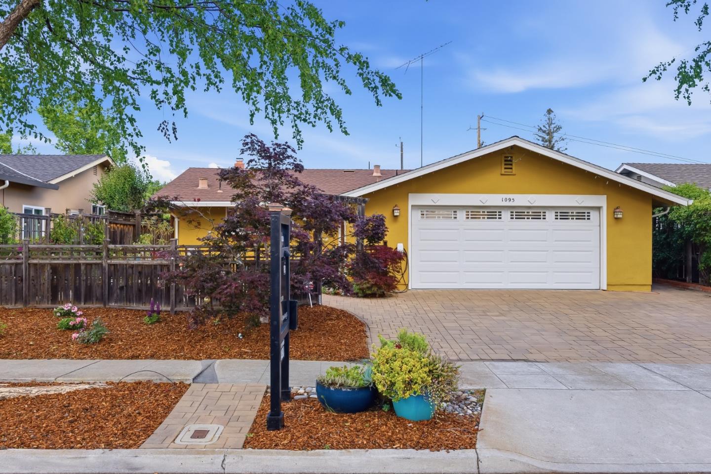 1095 Noriega Avenue