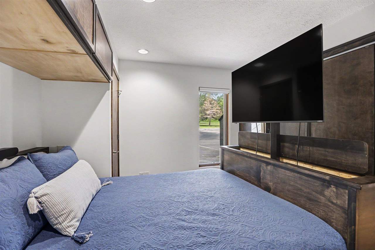 506 N Lake Unit: 11