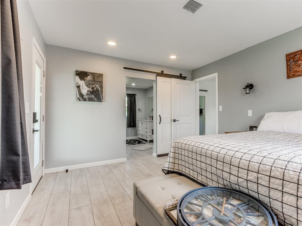 516 W Apache Street