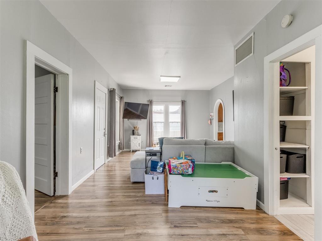 516 W Apache Street