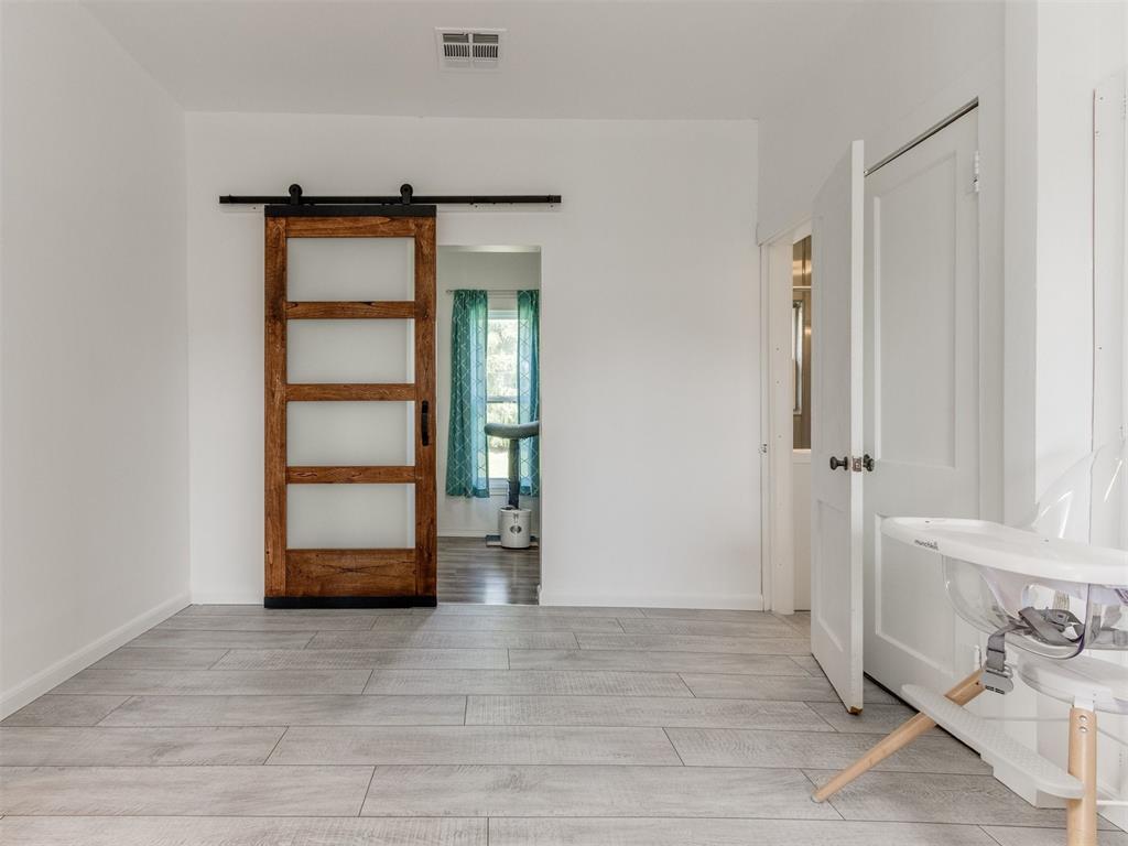 516 W Apache Street