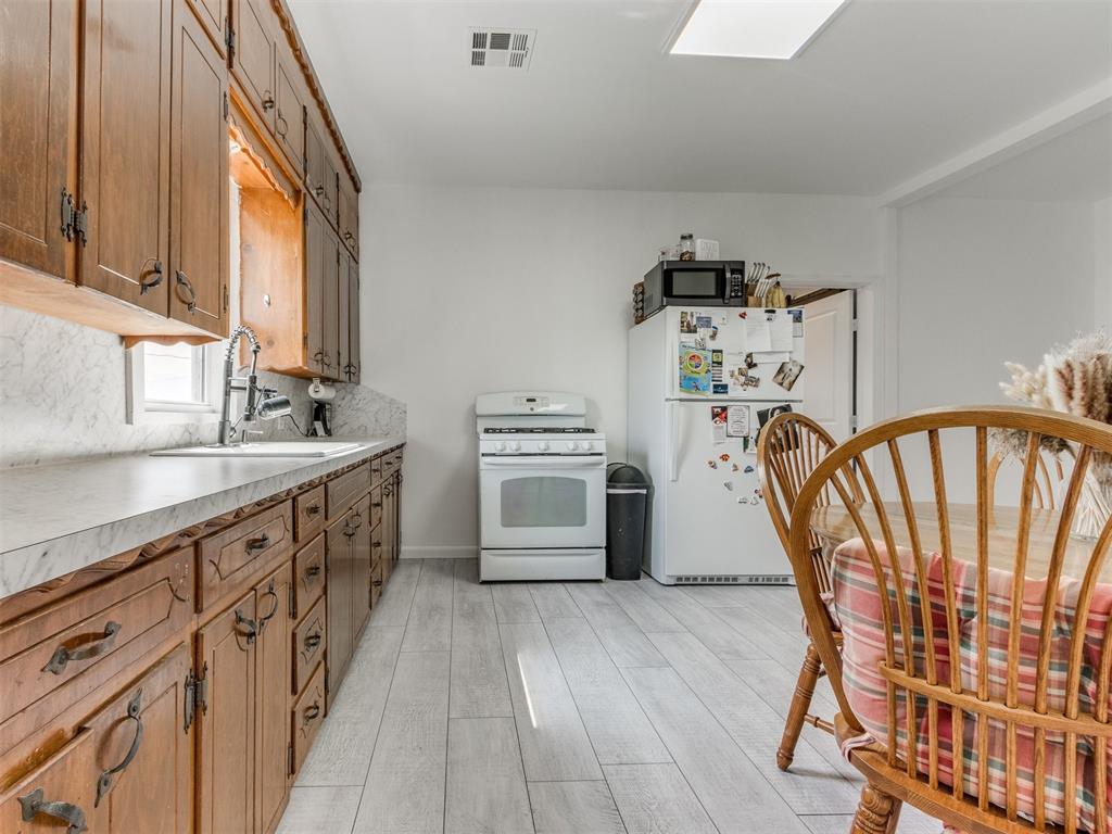 516 W Apache Street