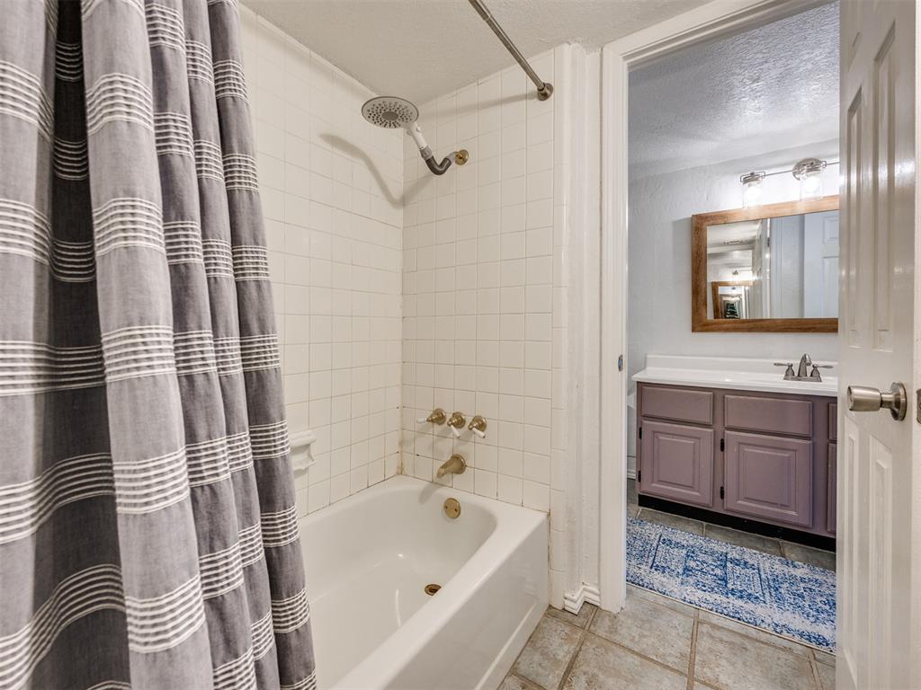 3003 River Oaks Drive Unit: 204