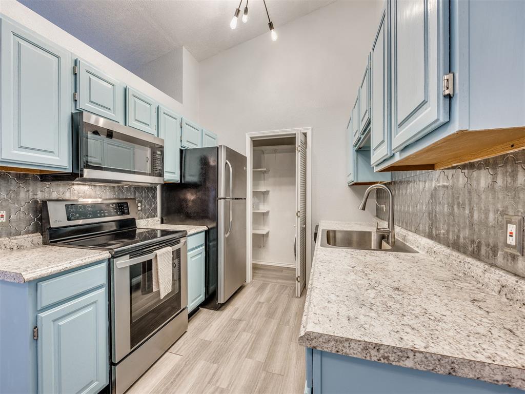 3003 River Oaks Drive Unit: 204