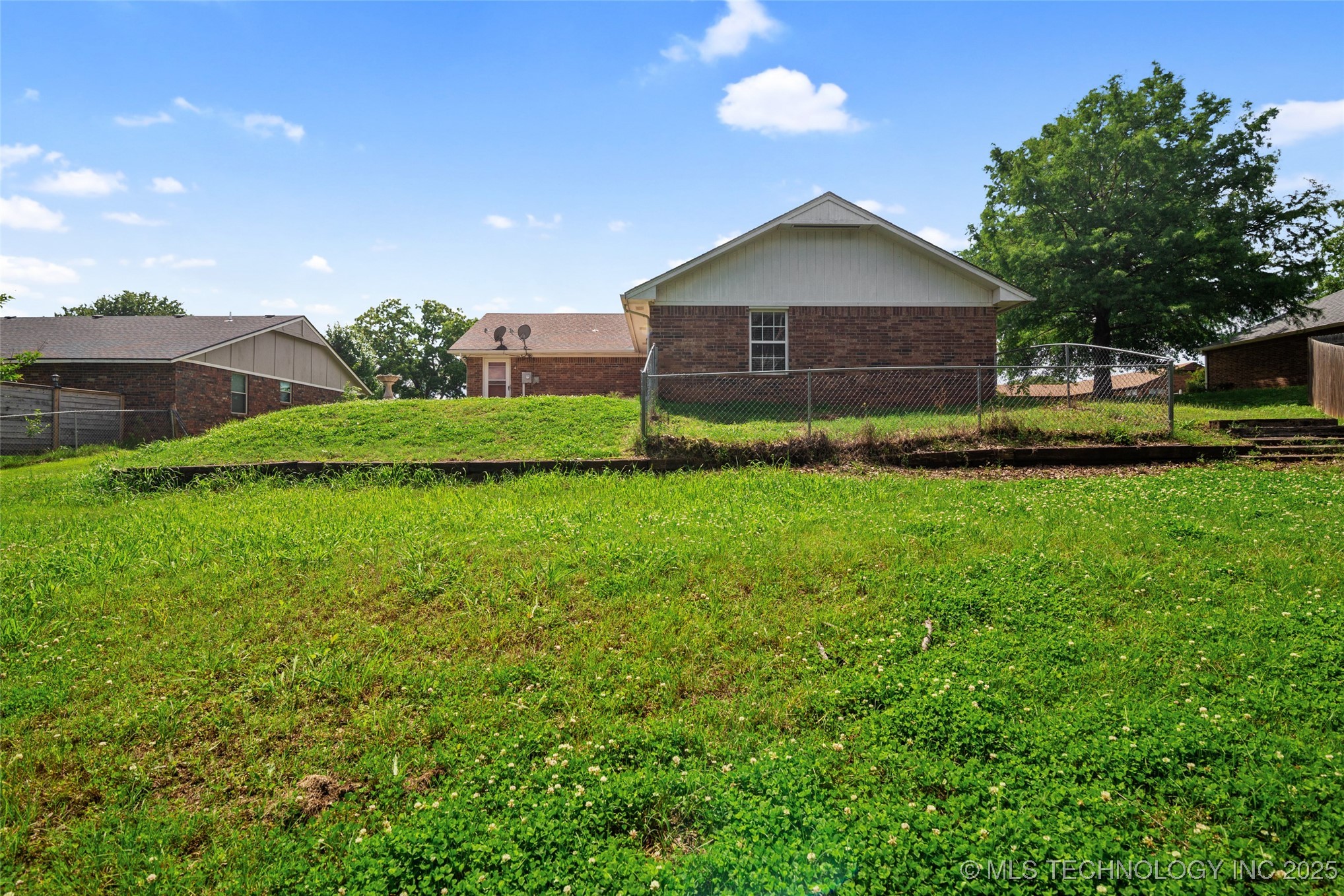 15 W Ridge Way