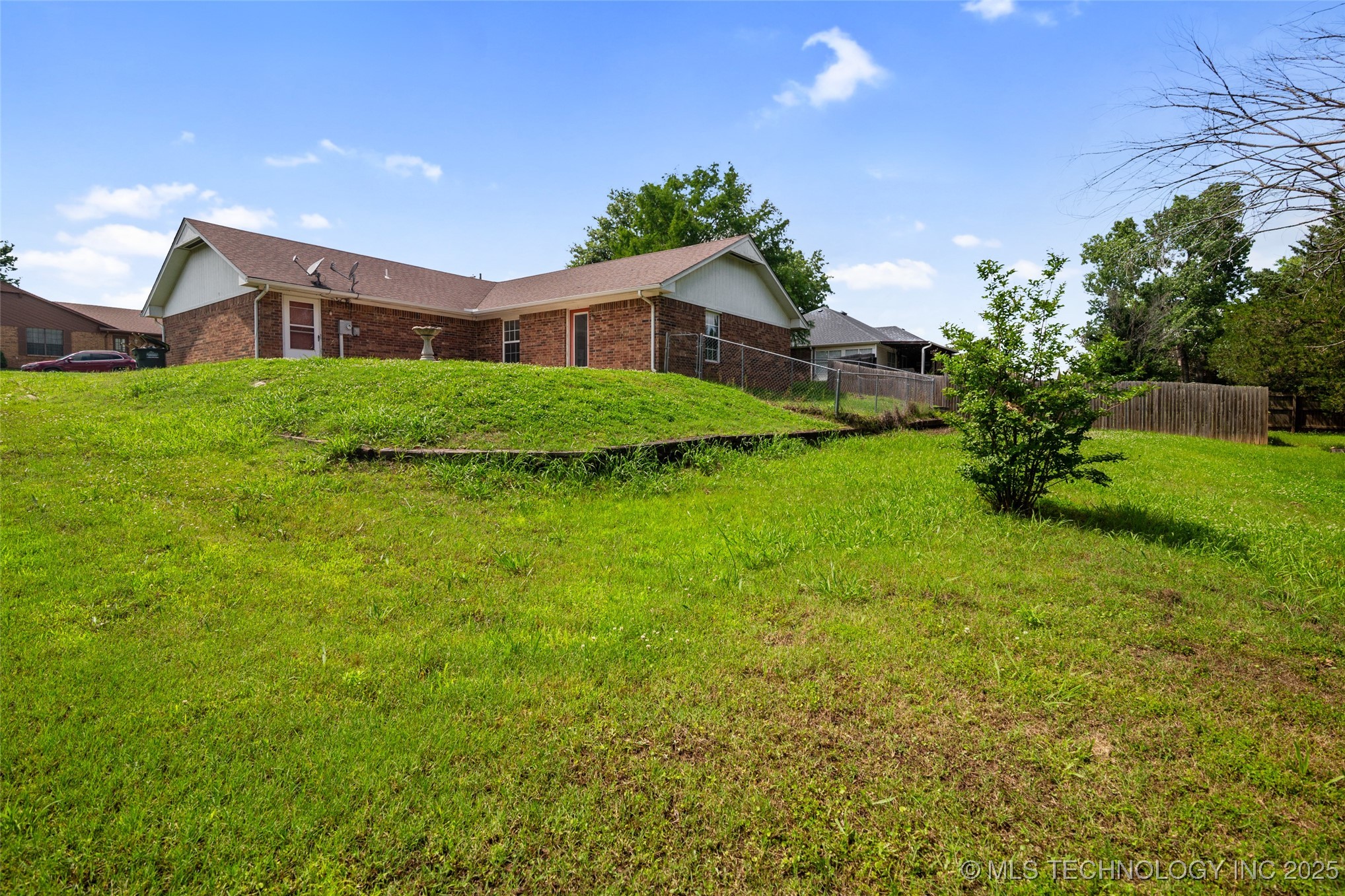 15 W Ridge Way