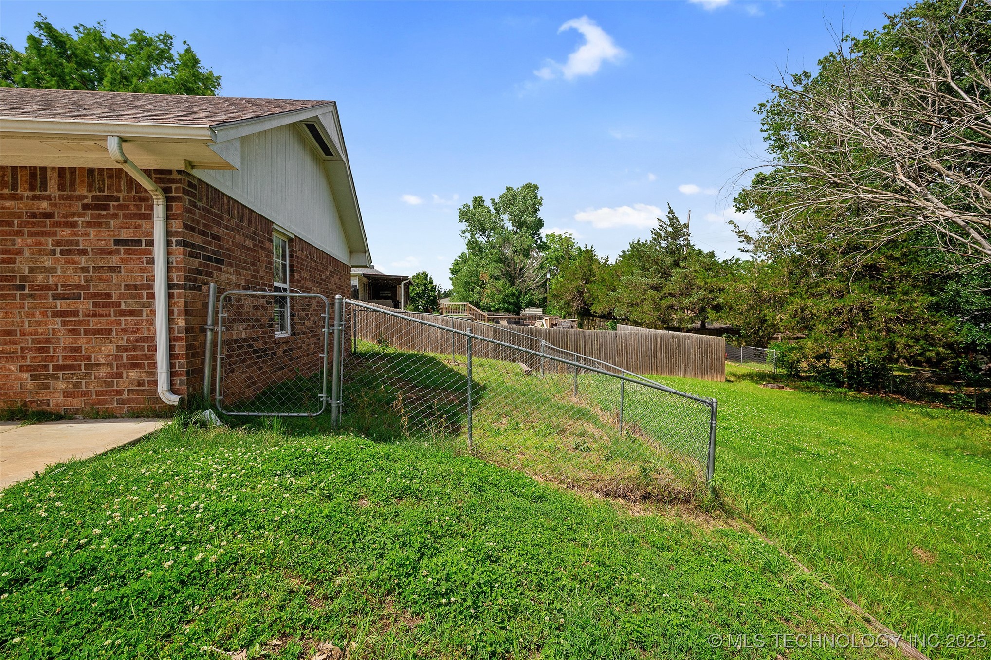 15 W Ridge Way