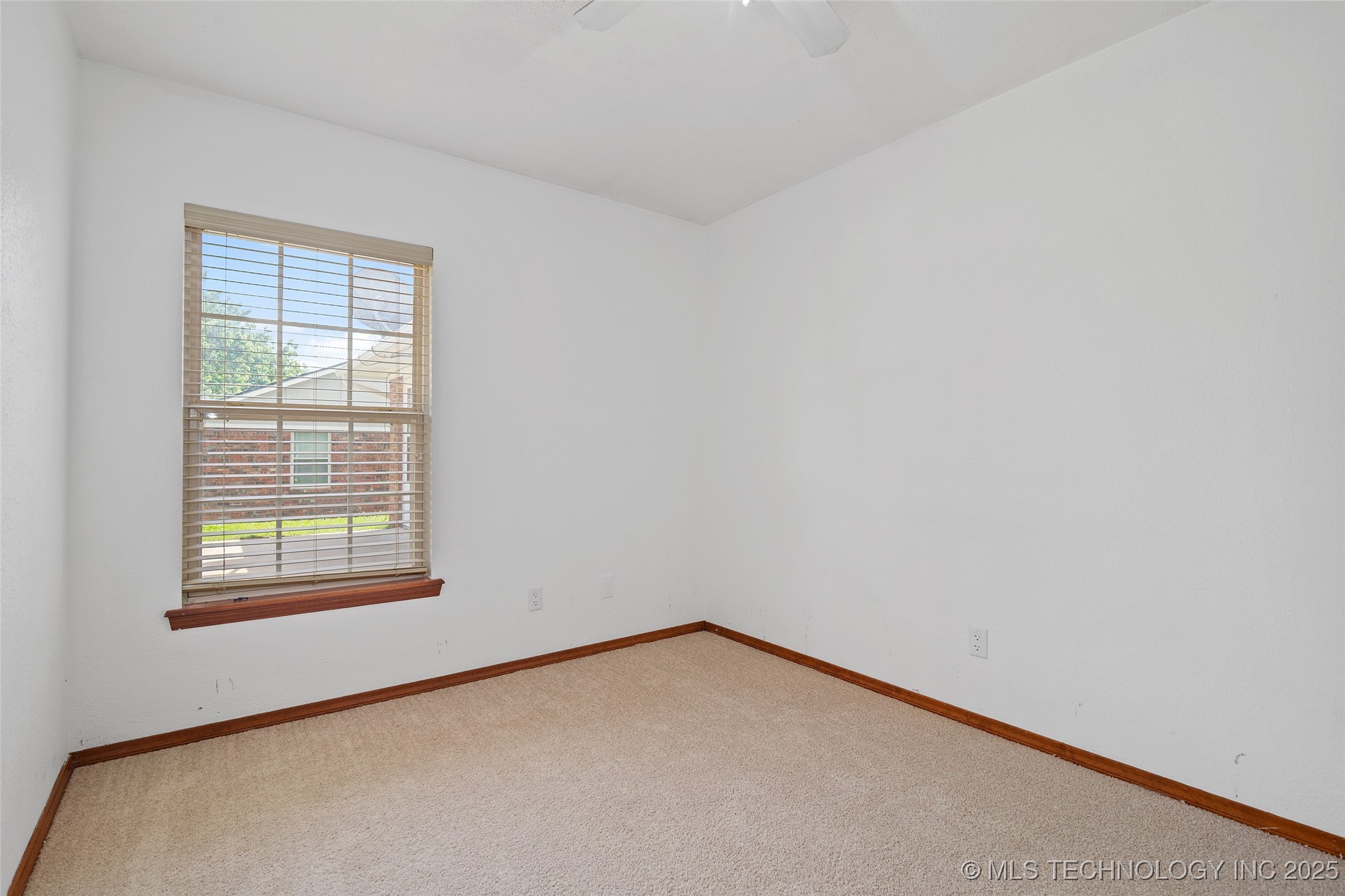 15 W Ridge Way