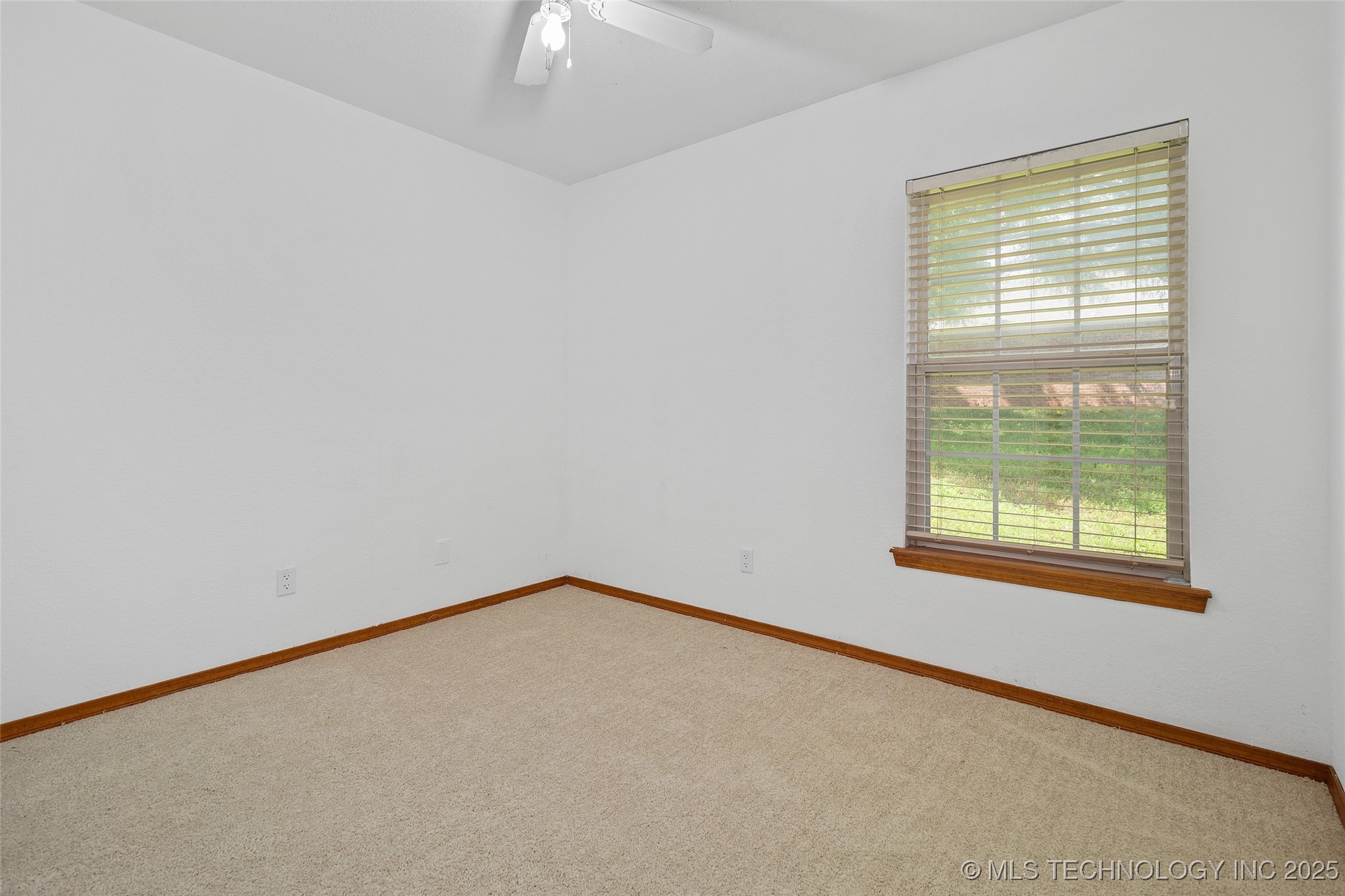 15 W Ridge Way