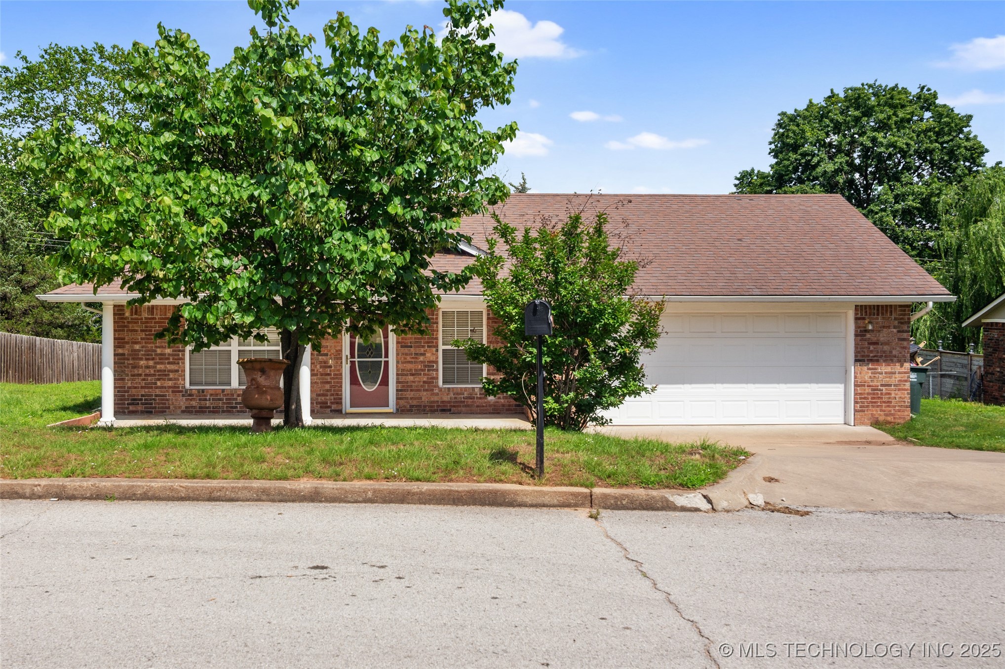 15 W Ridge Way