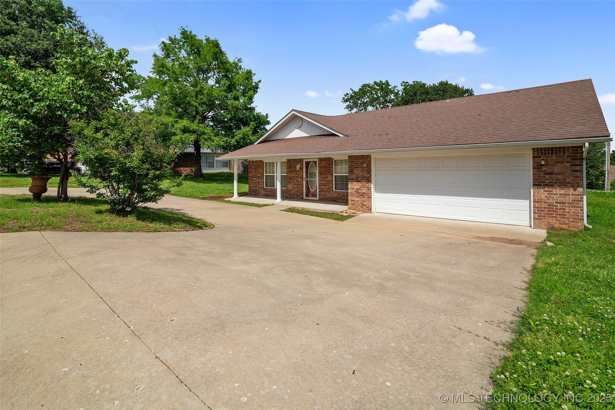 15 W Ridge Way