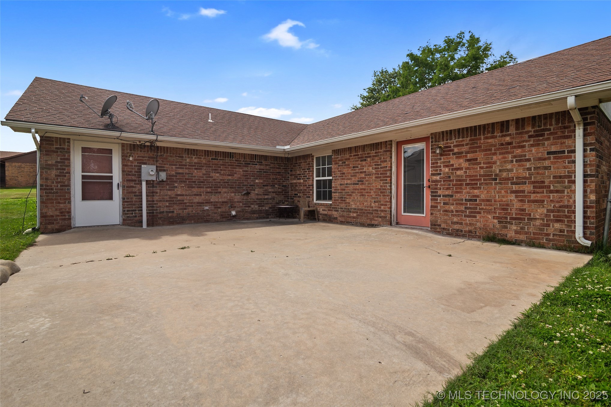 15 W Ridge Way
