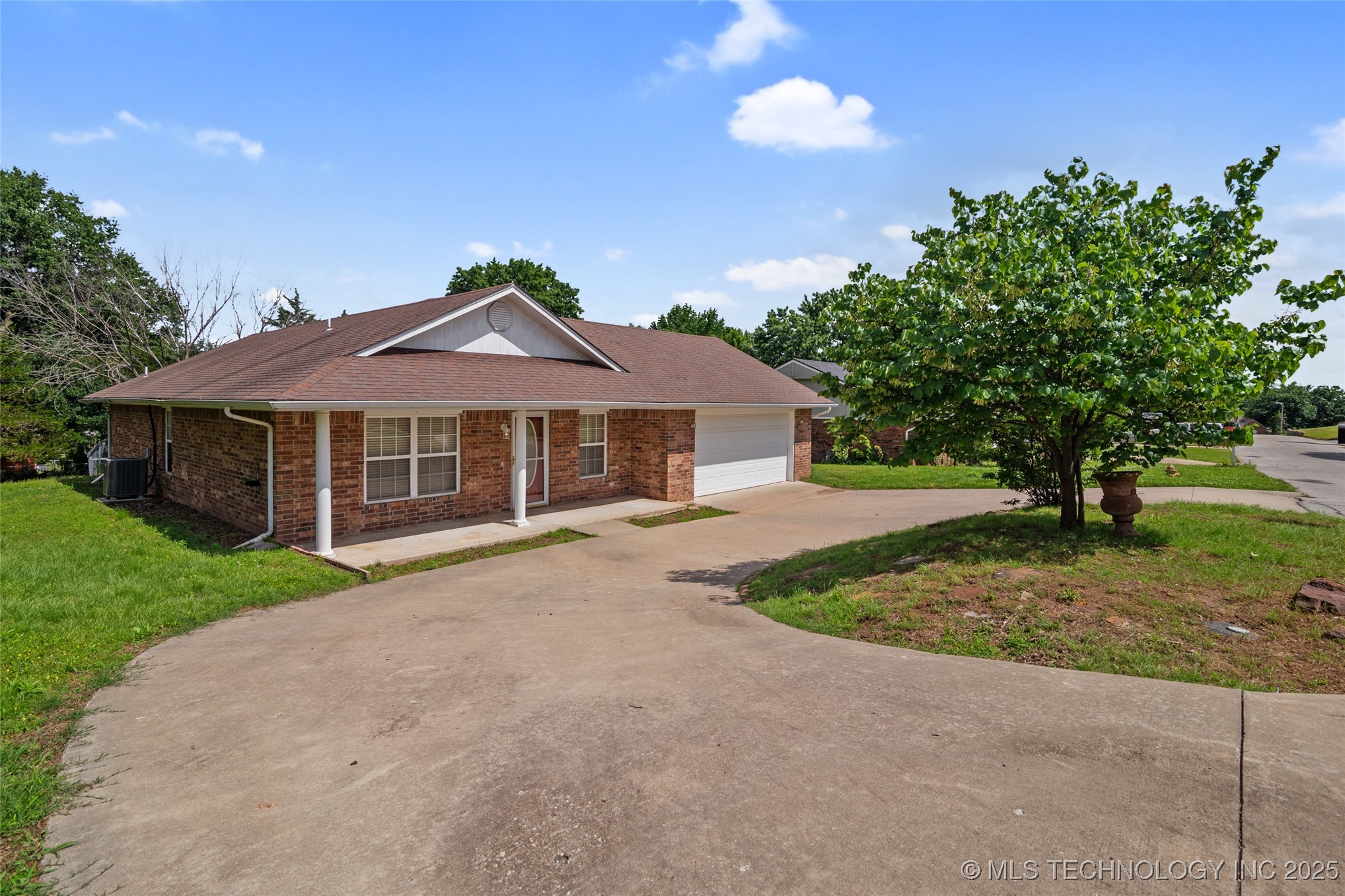 15 W Ridge Way