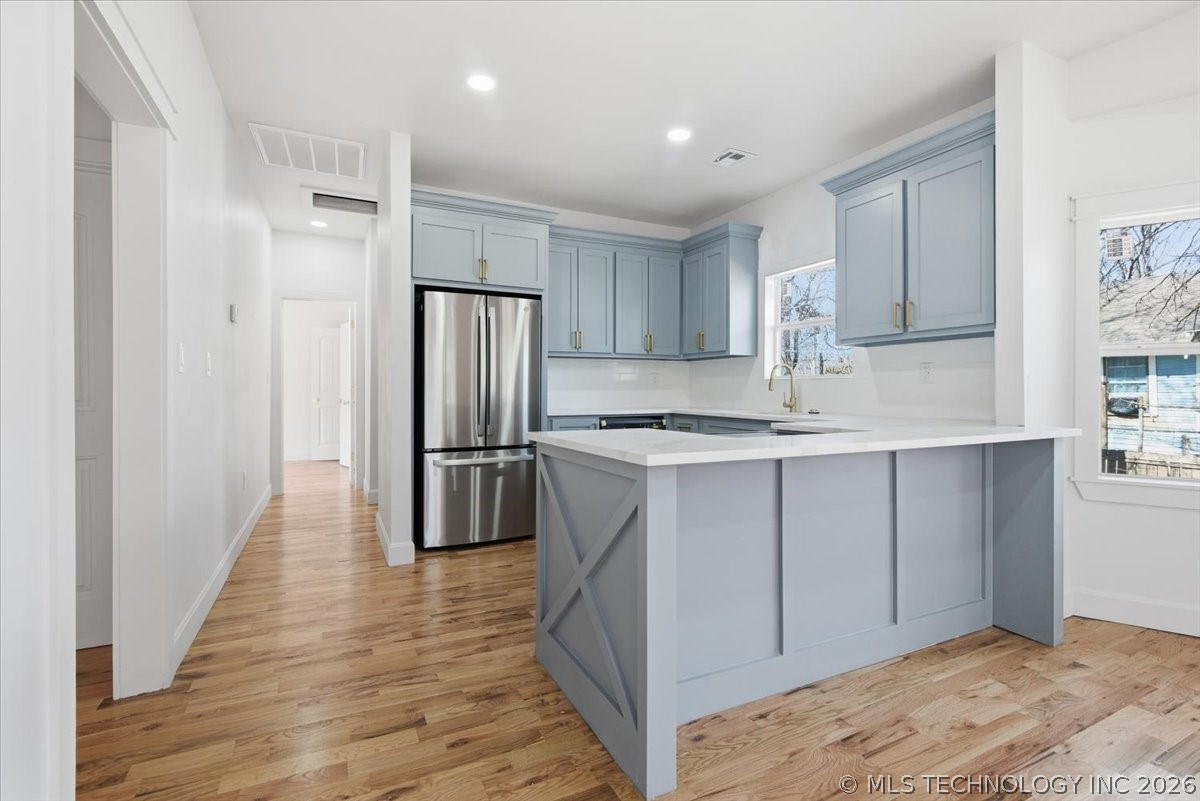 410 S Xanthus Avenue