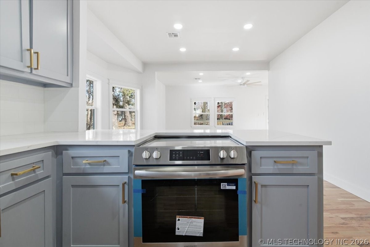 410 S Xanthus Avenue