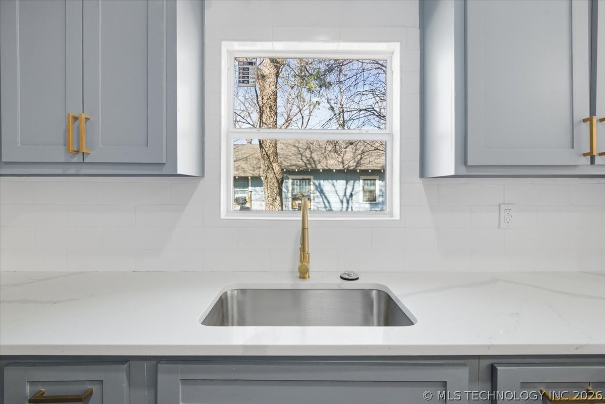 410 S Xanthus Avenue