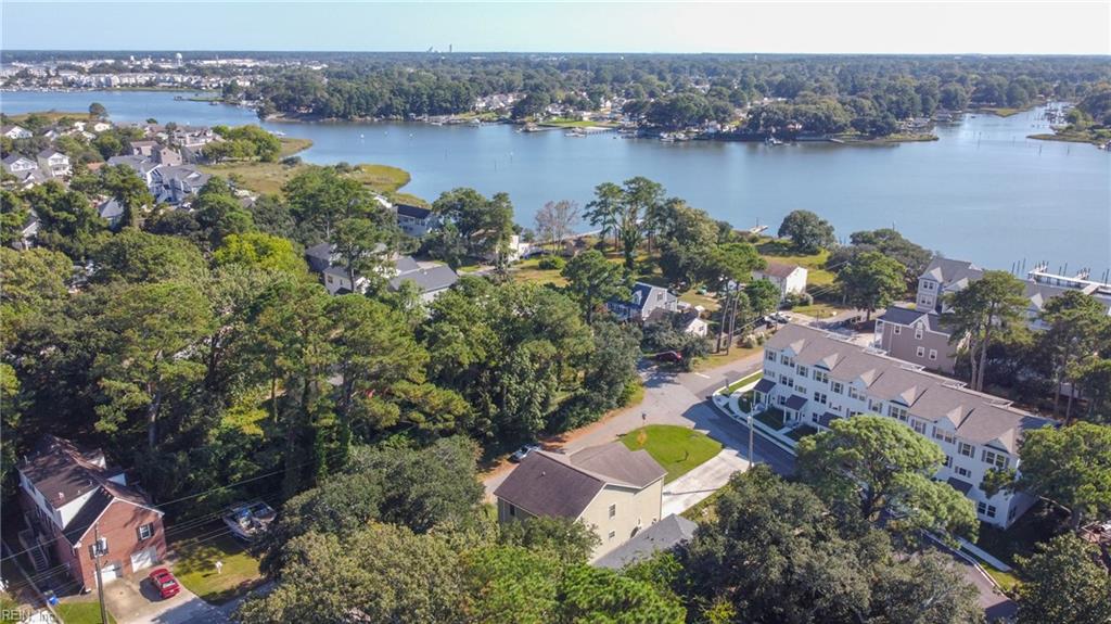 2922 Pretty Lake AVE