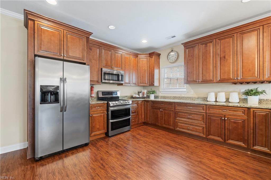 2922 Pretty Lake AVE