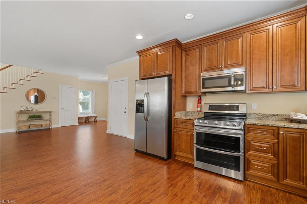 2922 Pretty Lake AVE