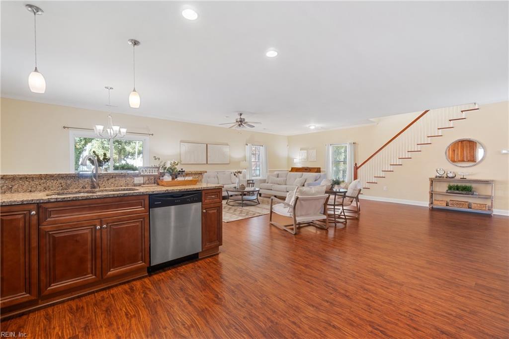 2922 Pretty Lake AVE