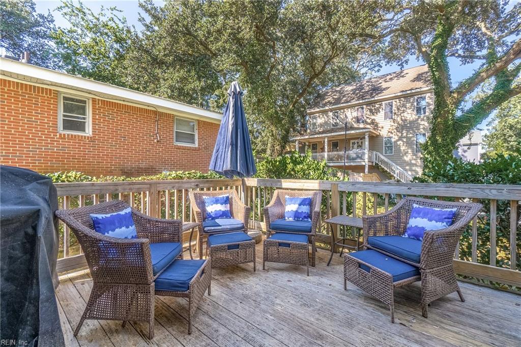 2922 Pretty Lake AVE