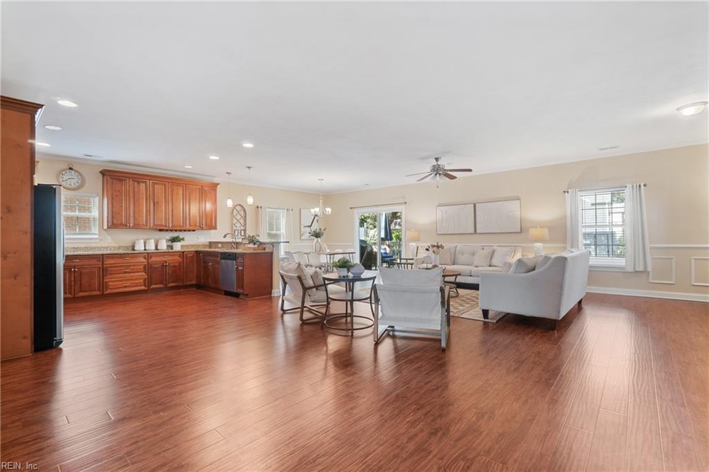 2922 Pretty Lake AVE