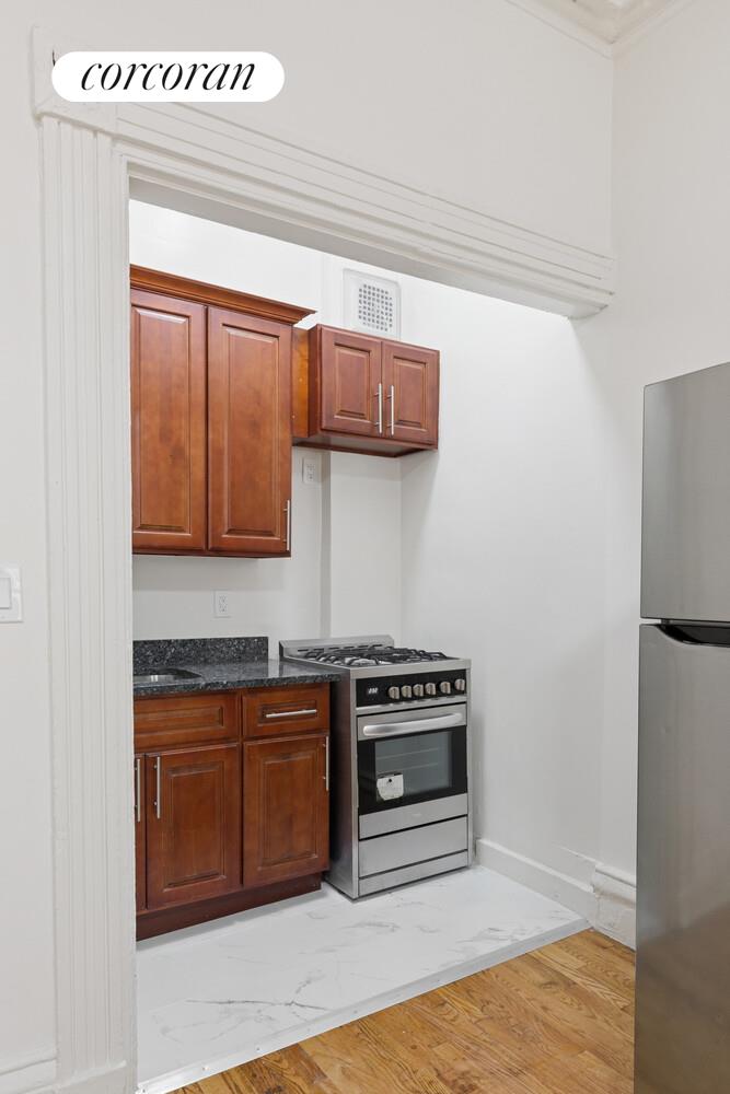 147 COLUMBIA Heights 5