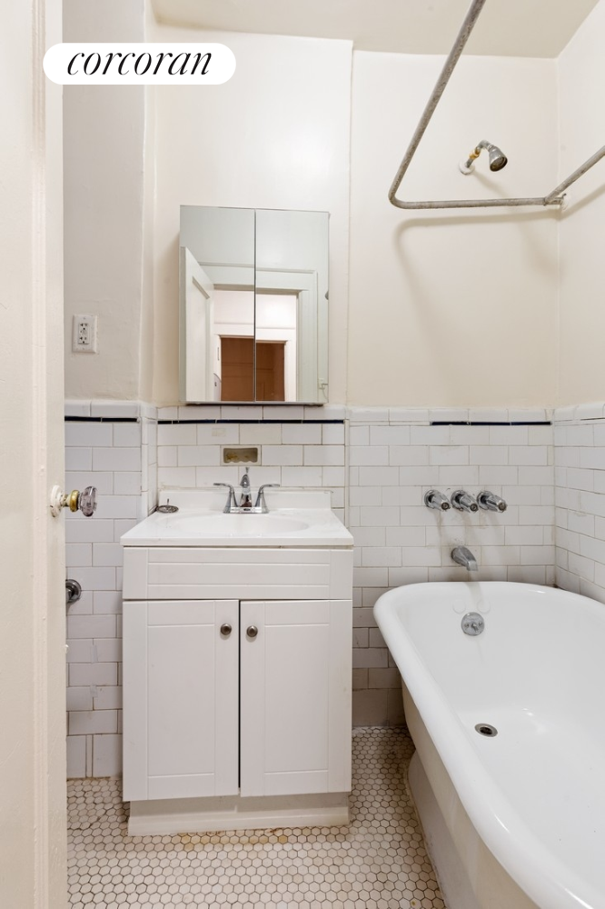 49 WILLOW Street 1G