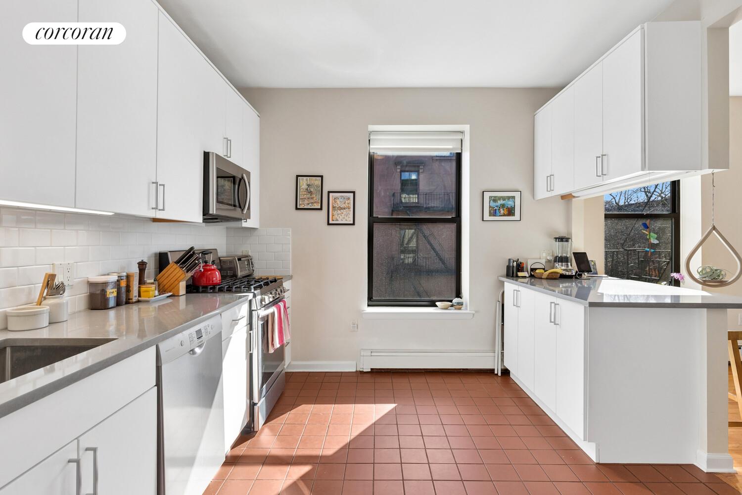 391 CLINTON Street 3A