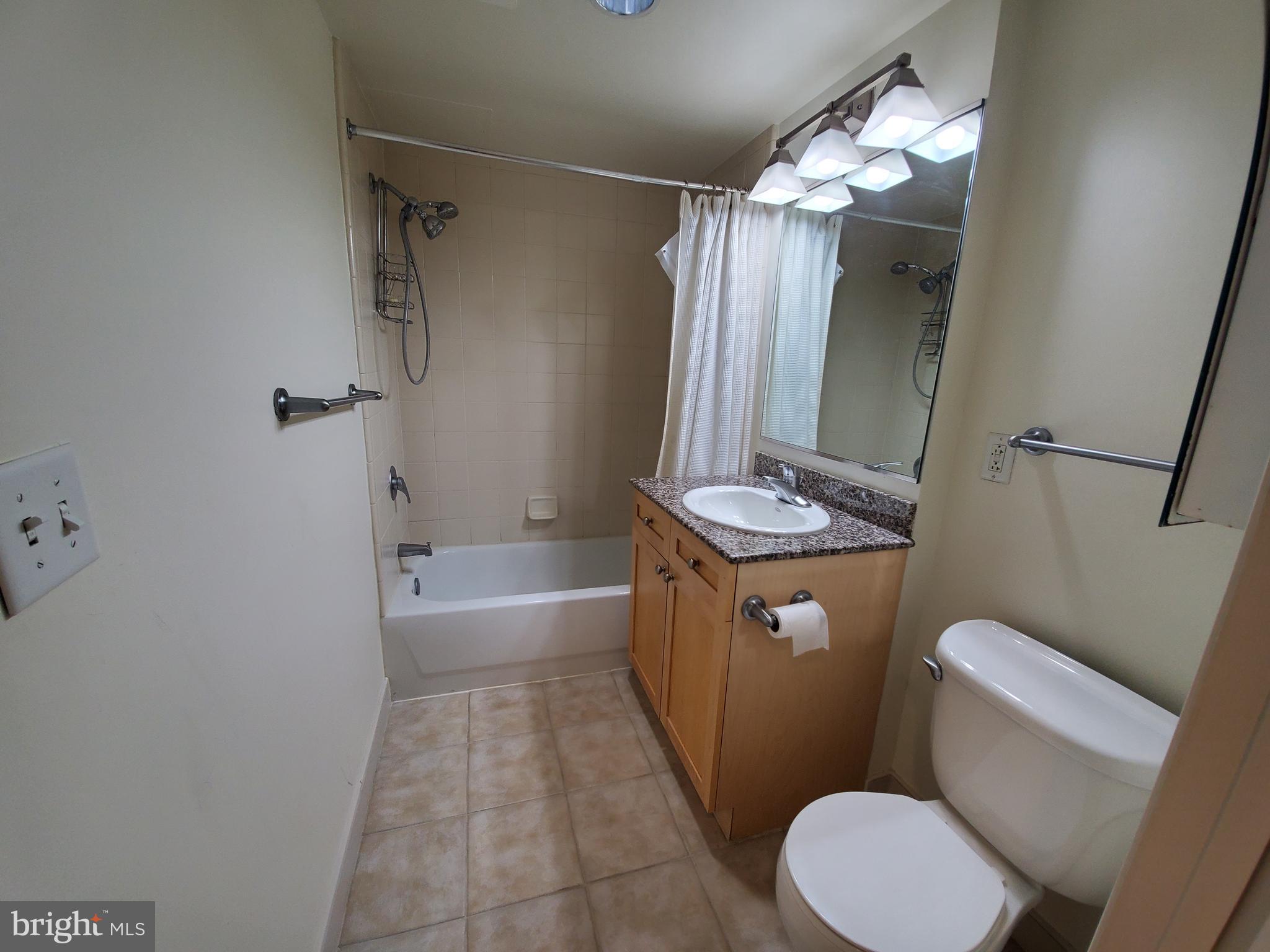 777 7TH STREET NW Unit: 906