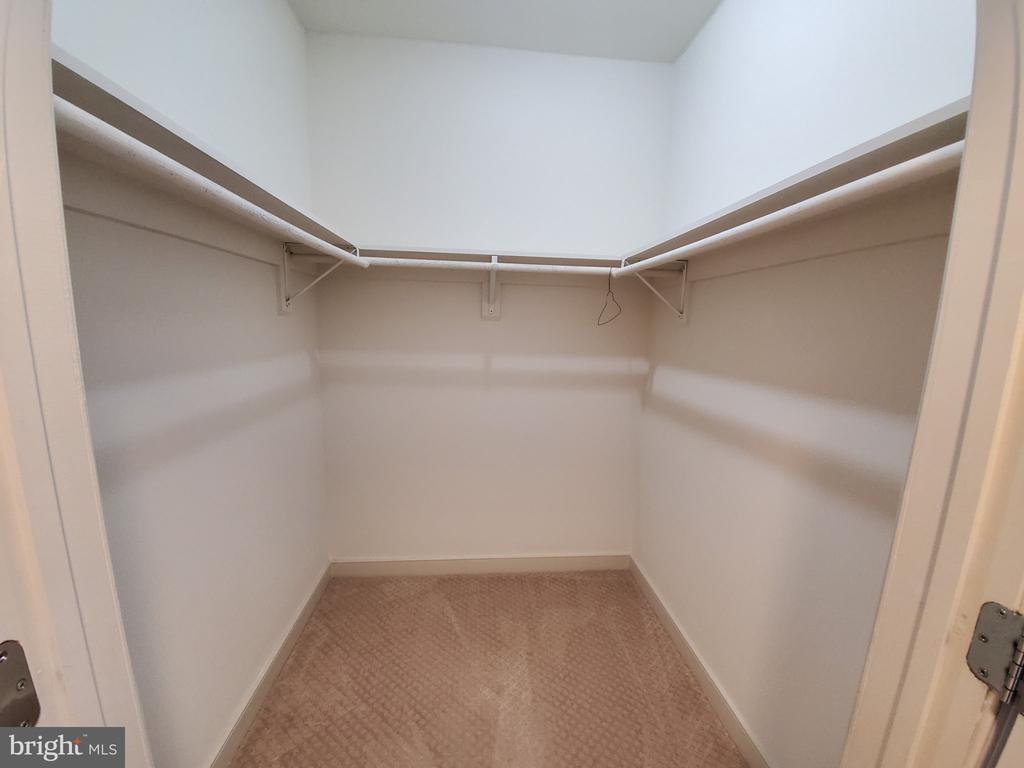 777 NW 7TH STREET NW Unit: 906