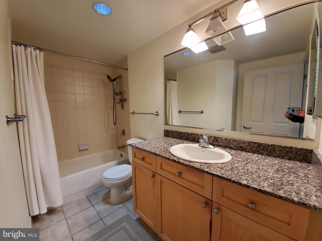 777 NW 7TH STREET NW Unit: 906