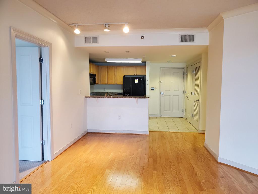 777 NW 7TH STREET NW Unit: 906
