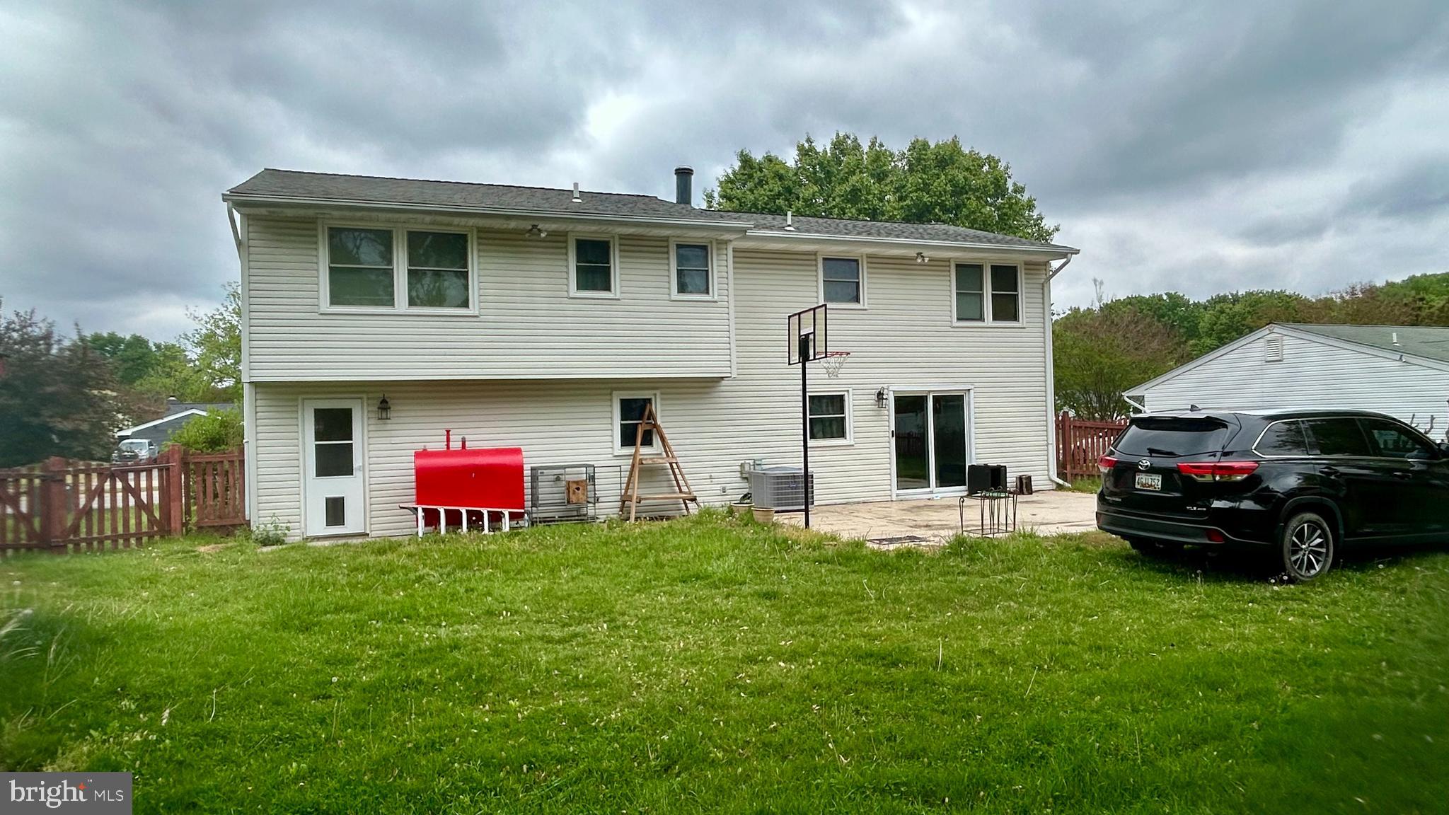 2716 PINEWOOD DRIVE