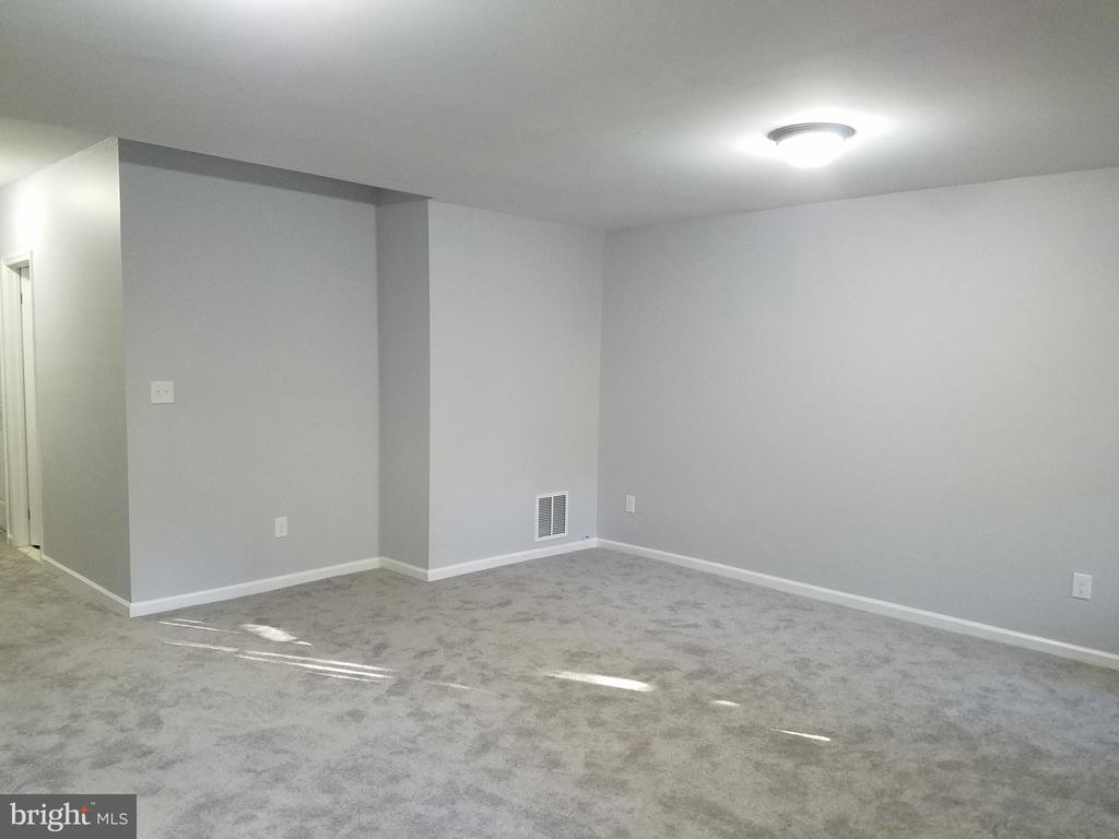 9663 HORSHAM DRIVE