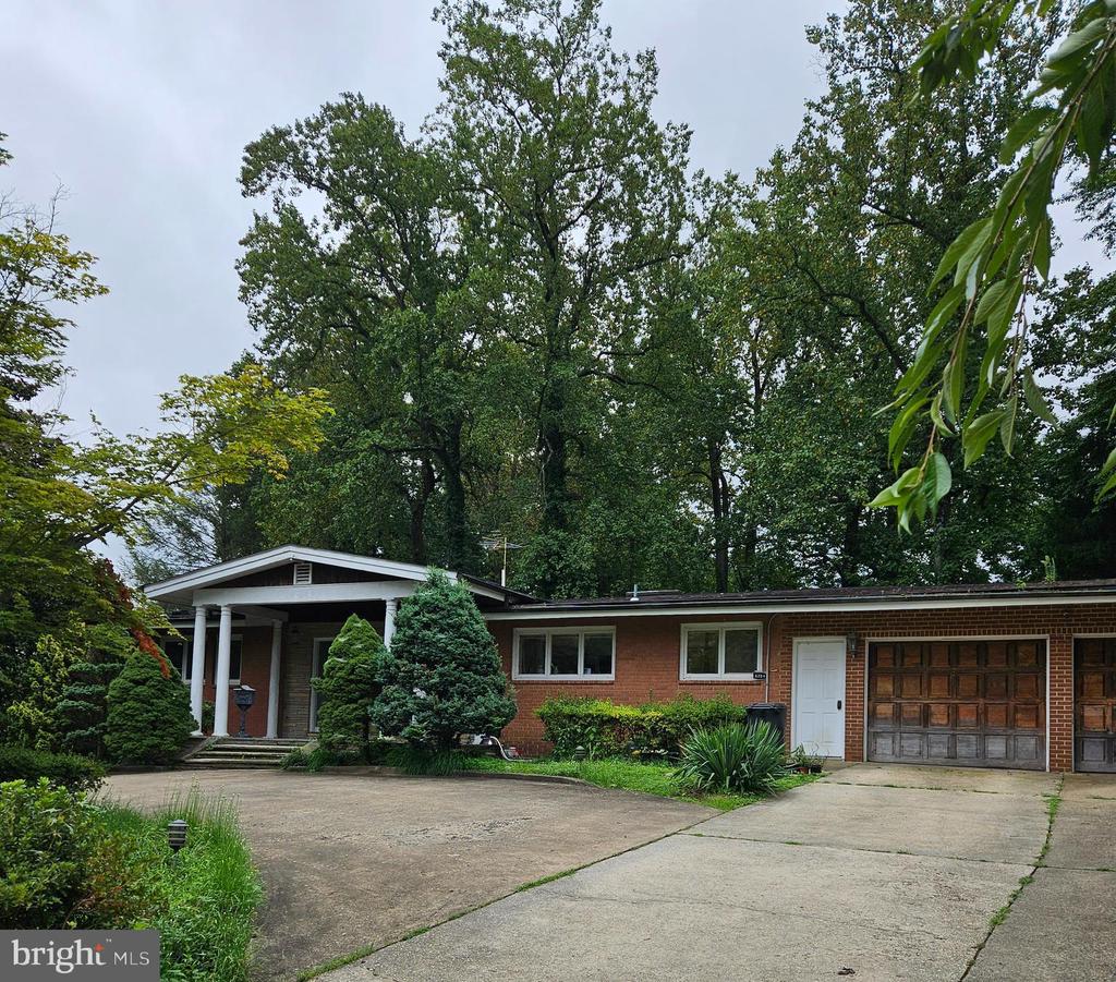 6204 LENOX ROAD