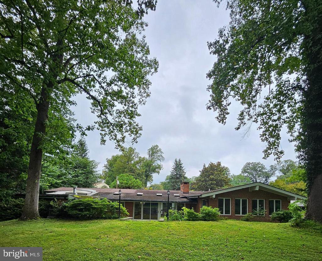 6204 LENOX ROAD