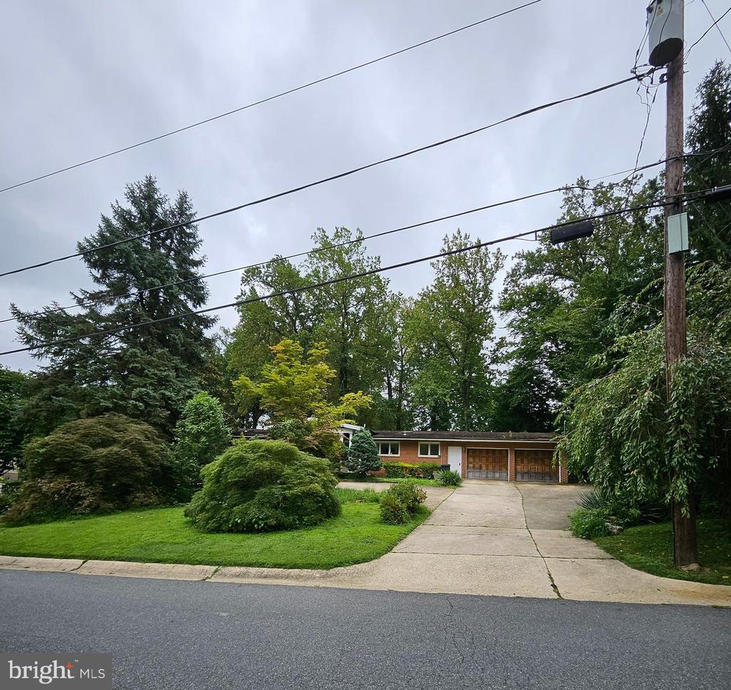 6204 LENOX ROAD