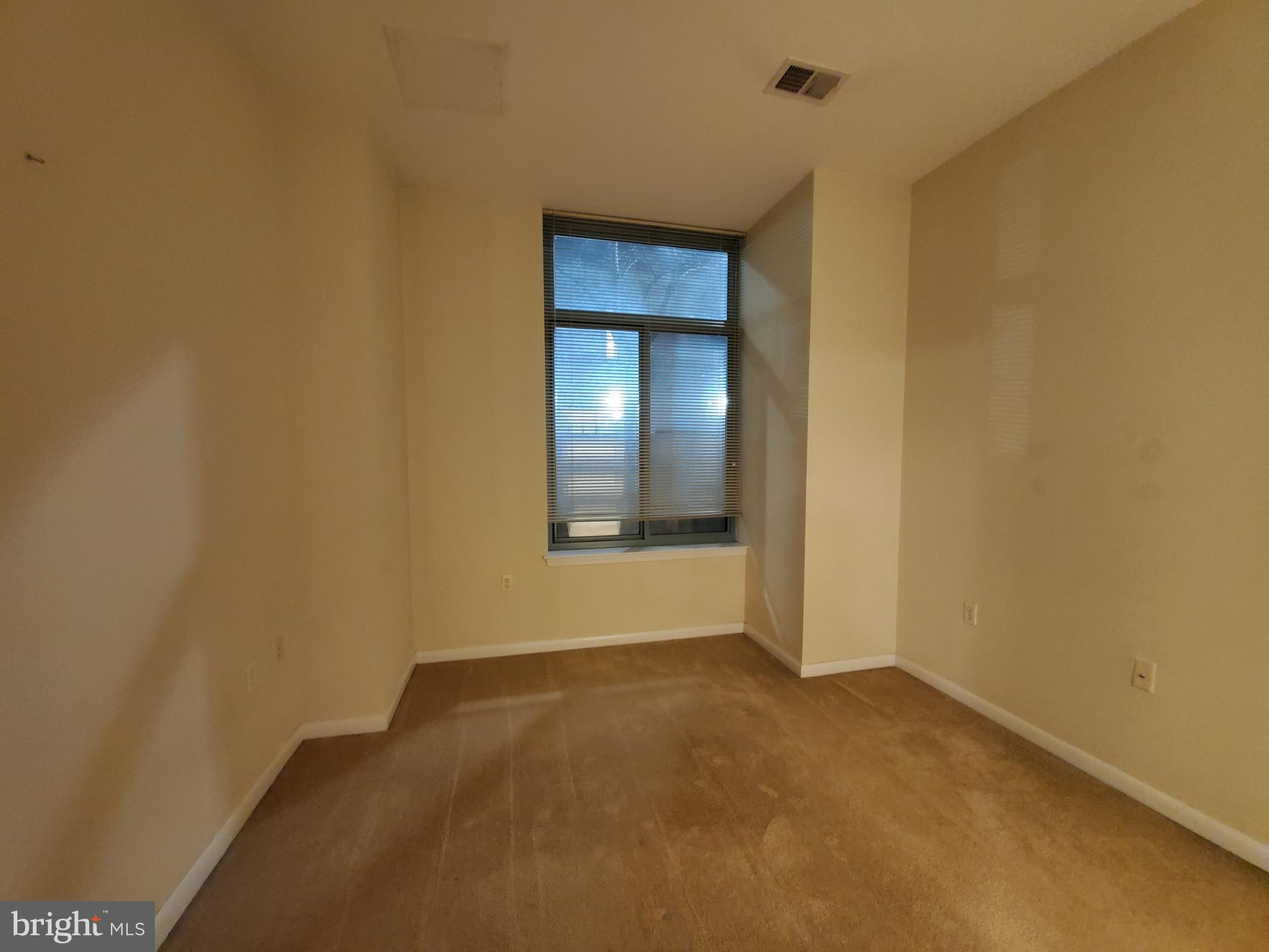 851 N GLEBE ROAD Unit: 105