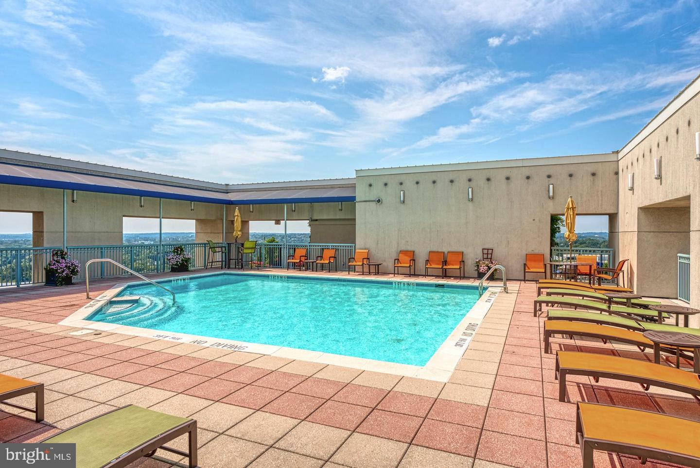 851 N GLEBE ROAD Unit: 105