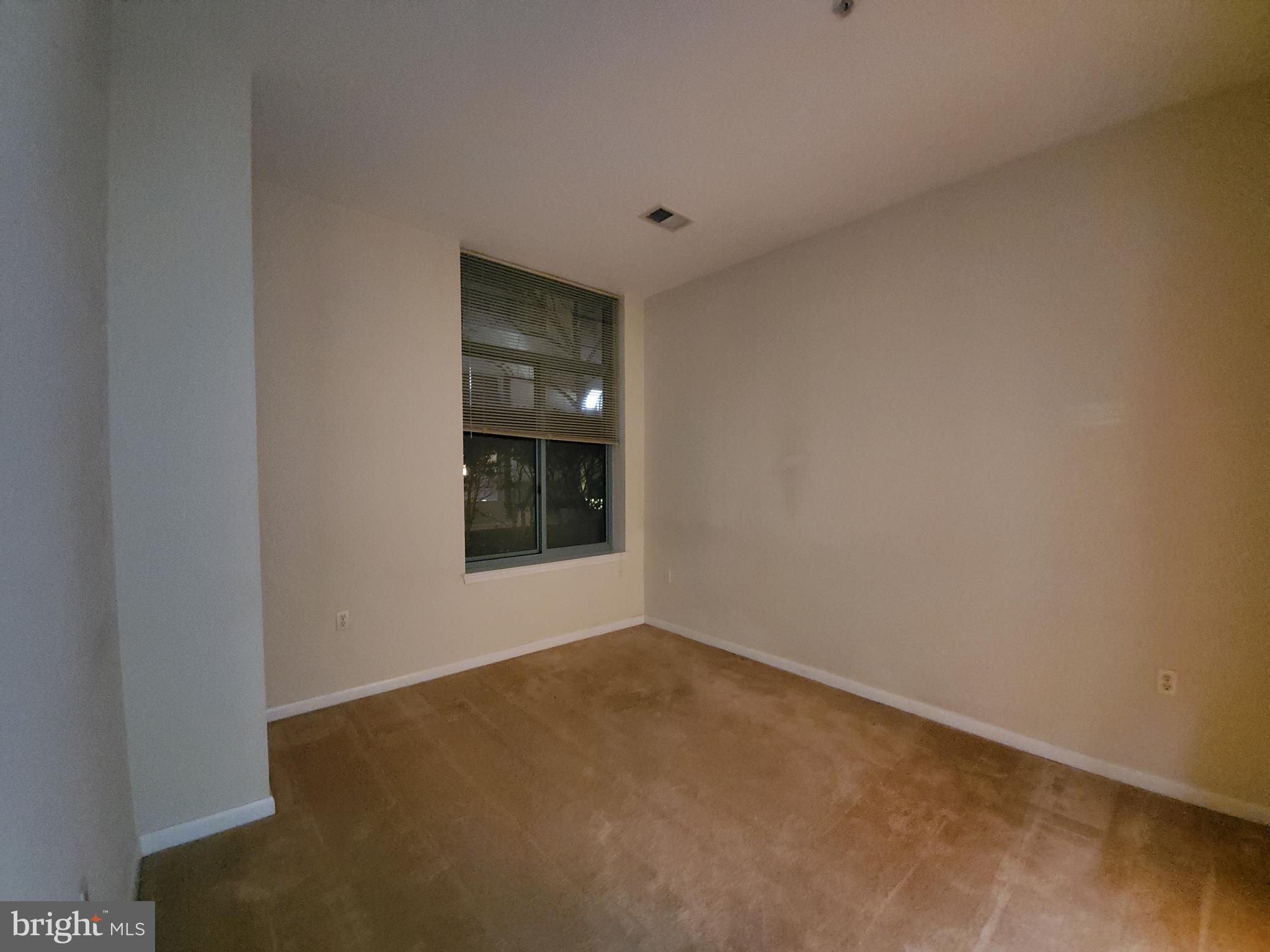 851 N GLEBE ROAD Unit: 105