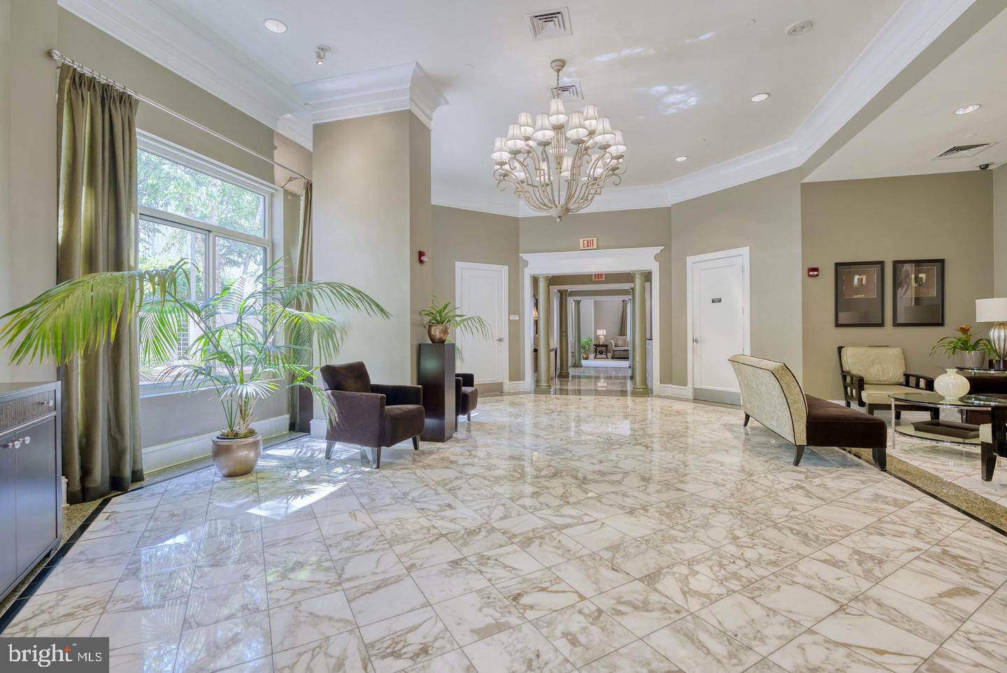 851 N GLEBE ROAD Unit: 105