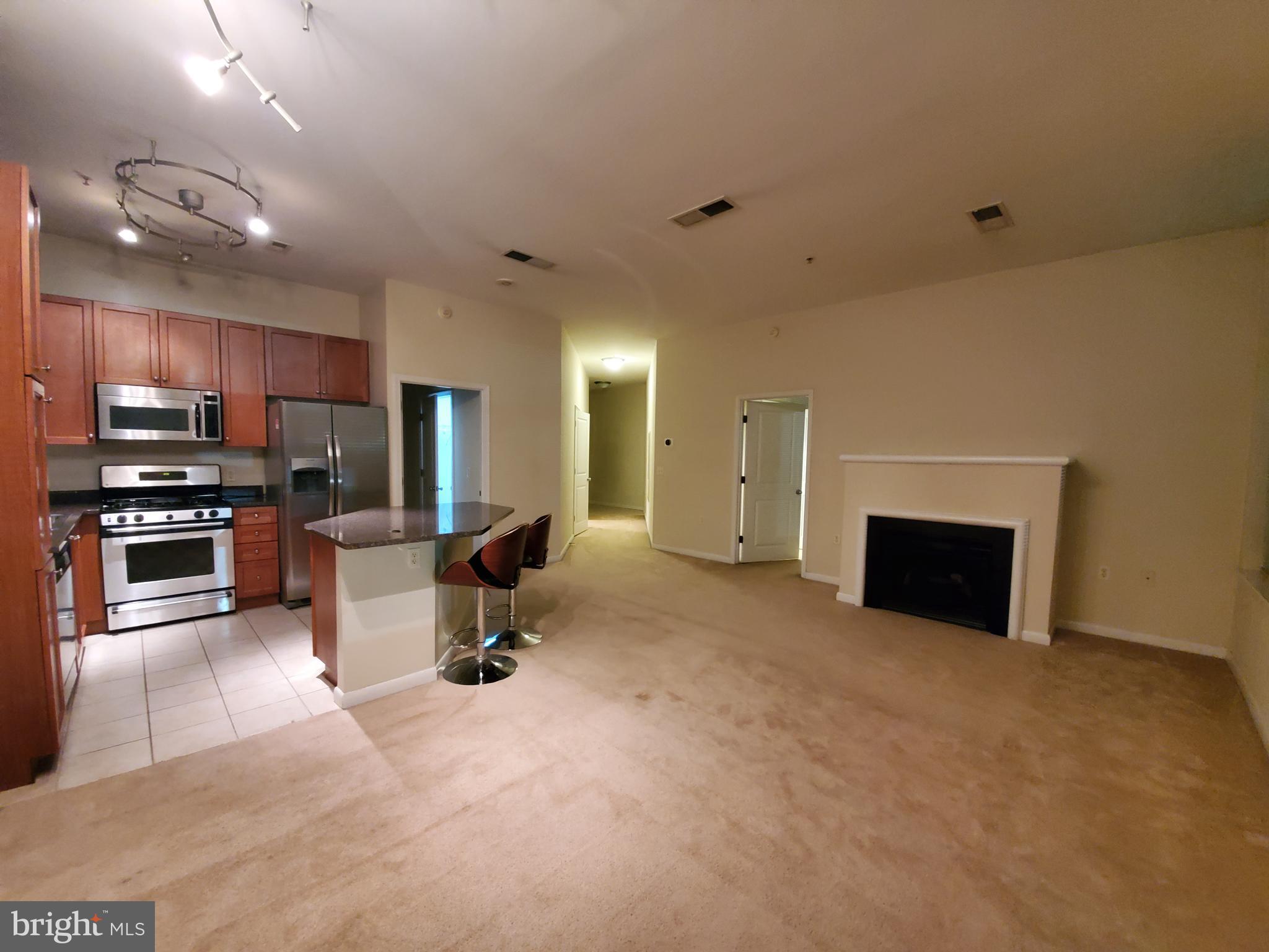 851 N GLEBE ROAD Unit: 105